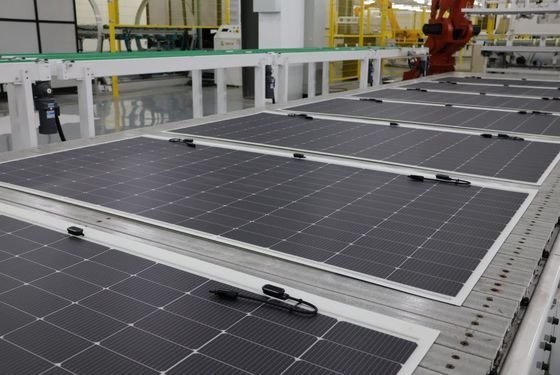 Produksi cepat 520W 560W 580W PV Solar Module dengan Maks. Daya 580W dan -40-85 Rentang suhu operasi